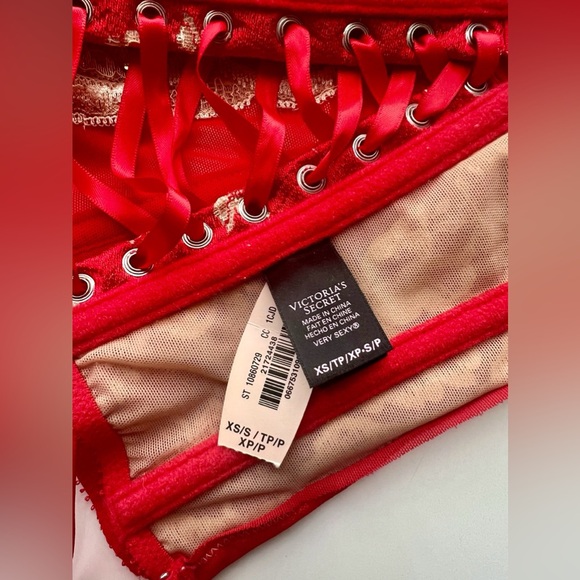 Victoria’s Secret Very Sexy Bra Garter Set Red Gold Rhinestone Crystal 34B/XS-S - Picture 3 of 4